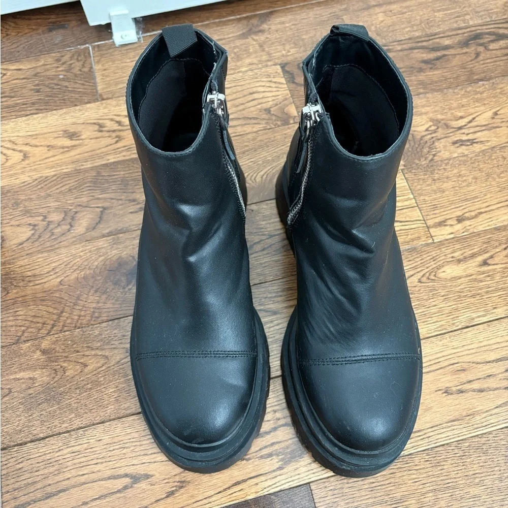 Forever 21 Black Platform Ankle Boots with Side Zip Size US Women 9 / EUR 40
